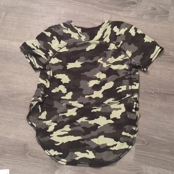 Lululemon UVP Run Short SleeveHeritage 365 Camo Crispin Green Multi size 12/14? - Picture 8 of 9